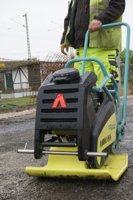 Ammann-Apf-Wasserberiesel-Boehrer-Baumaschinen-02
